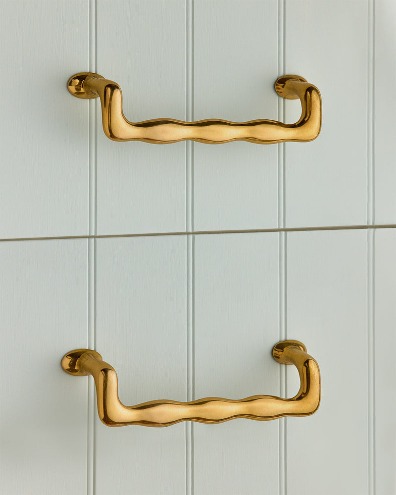 Jumbo Wave Handle, Aged Brass